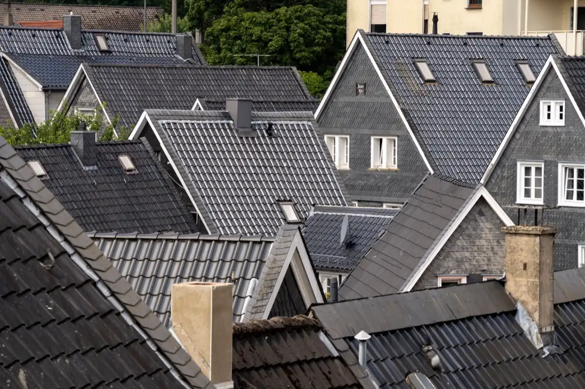 Steep roof eaves and gutter lines on houses in North Port, FL
